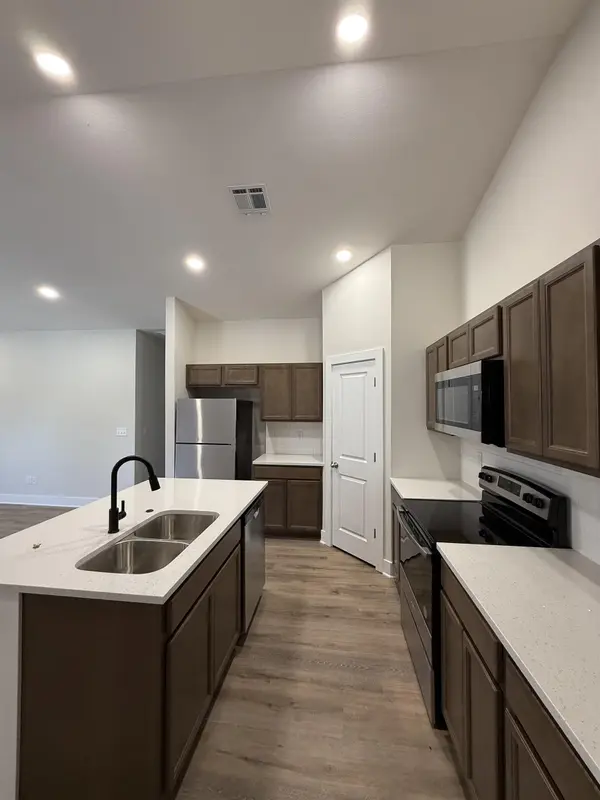 482 E Hayes St, Valley Center, KS 67147