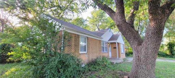 1633 N Pershing St, Wichita, KS 67208