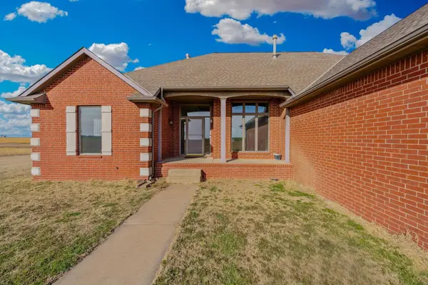 757 S Meridian Rd, Wellington, KS 67152