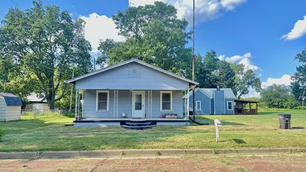 410 E Taylor Ave, Arkansas City, KS 67005