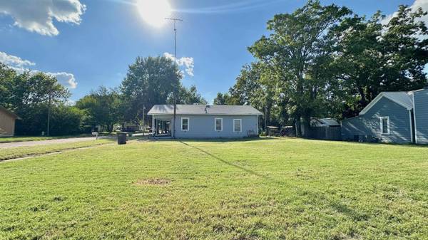 410 E Taylor Ave, Arkansas City, KS 67005