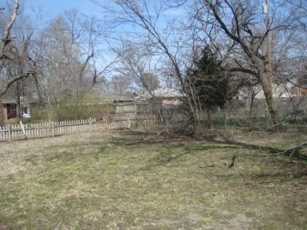 320 E 4th St, Newton, KS 67114