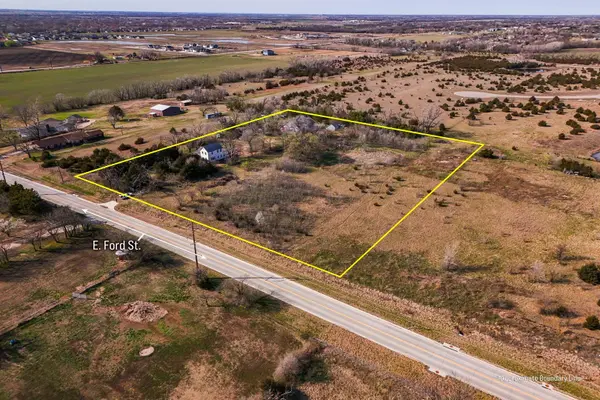 2216 E Ford, Valley Center, KS 67147