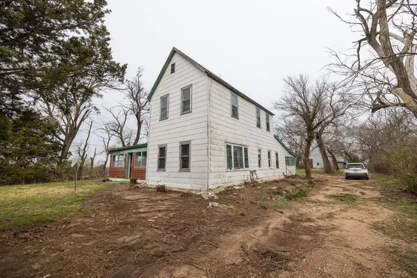 2216 E Ford, Valley Center, KS 67147