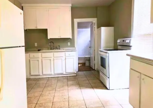 1018 S Main St, Wichita, KS 67213