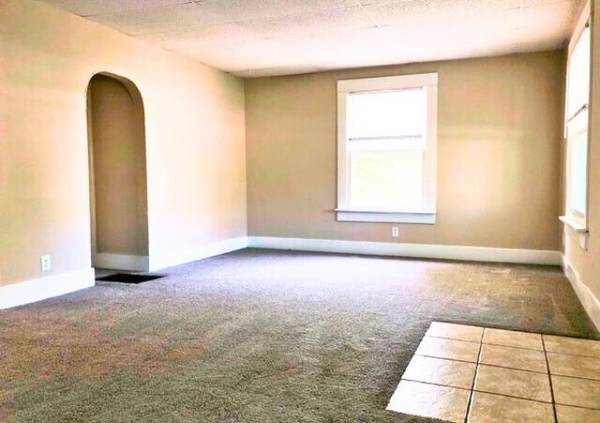 1538 S Main St, Wichita, KS 67213