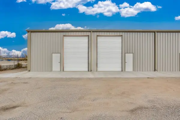 331 S Greenwich Rd, Wichita, KS 67207