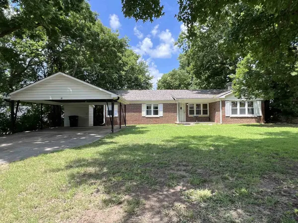 607 N 9th, Arkansas City, KS 67005