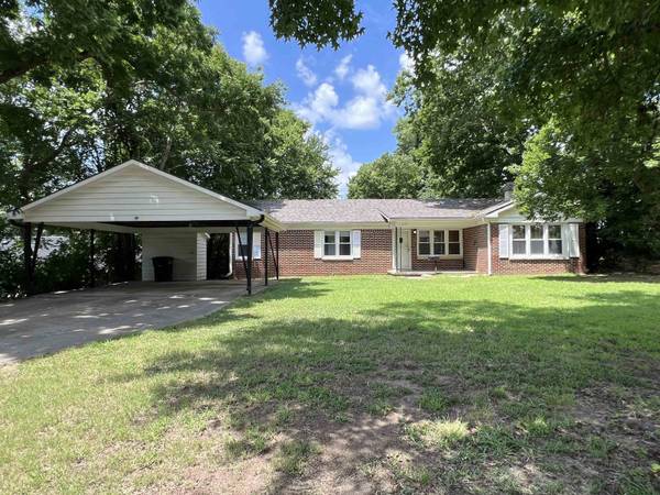607 N 9th, Arkansas City, KS 67005