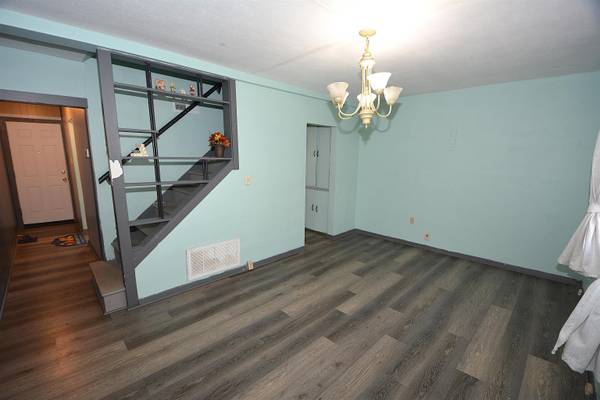 1308 S Pershing Ave, Wichita, KS 67218