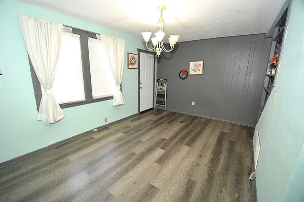 1308 S Pershing Ave, Wichita, KS 67218
