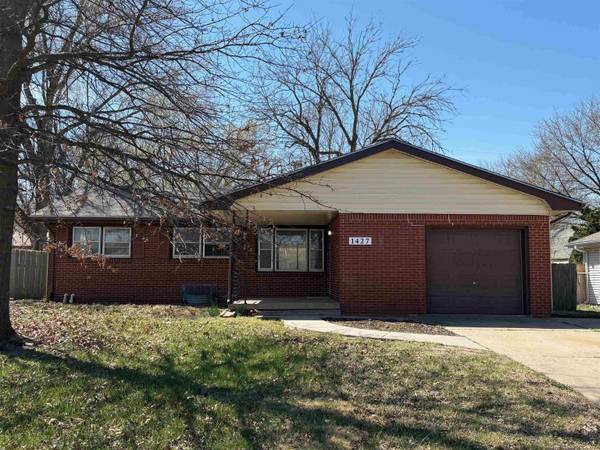 1427 N Community Dr, Derby, KS 67037