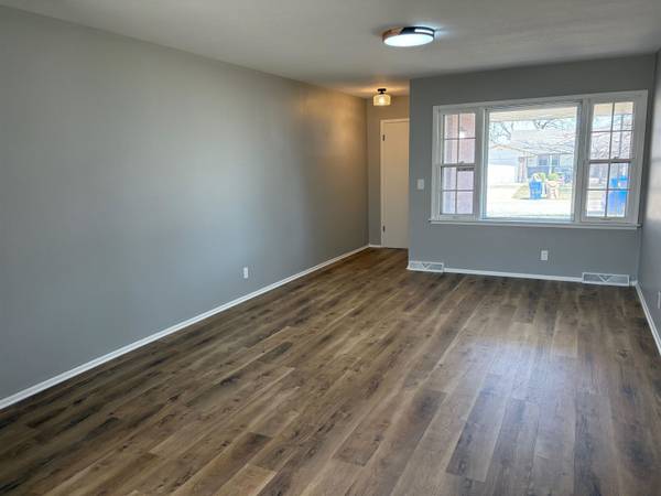 1427 N Community Dr, Derby, KS 67037