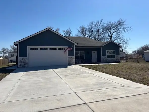 108 E 5th St, Solomon, KS 67480