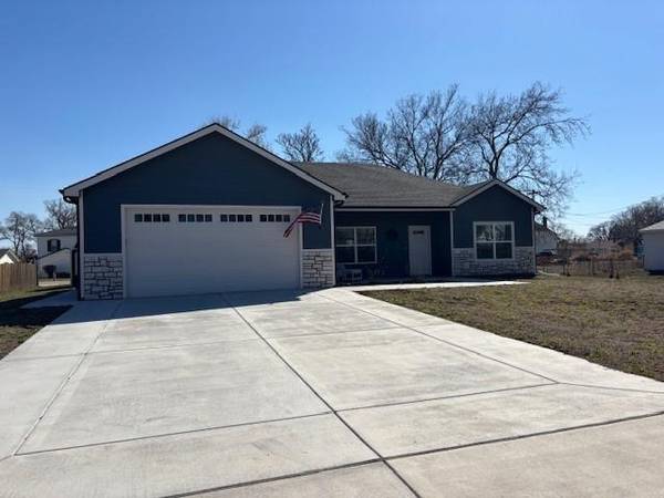 108 E 5th St, Solomon, KS 67480