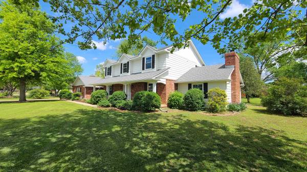36 Melody Ln, Wellington, KS 67152