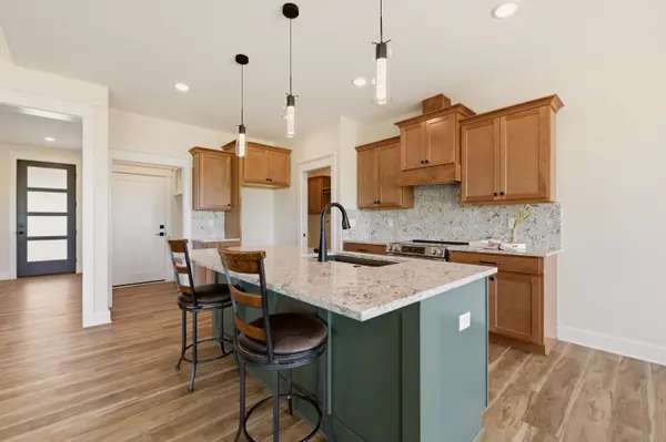 505 Maple Leaf Cir, Newton, KS 67114