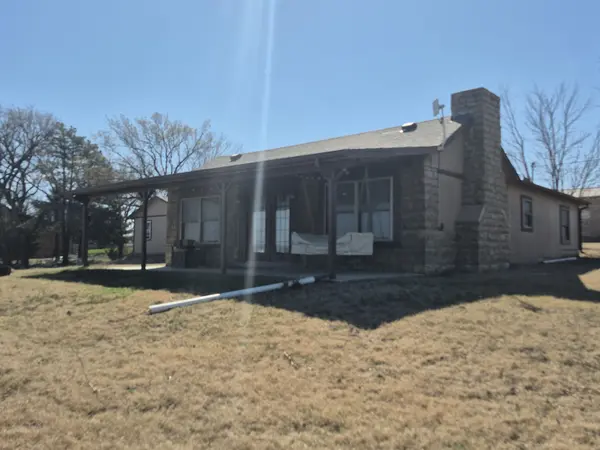 104 Eureka Lake Rd, Eureka, KS 67045