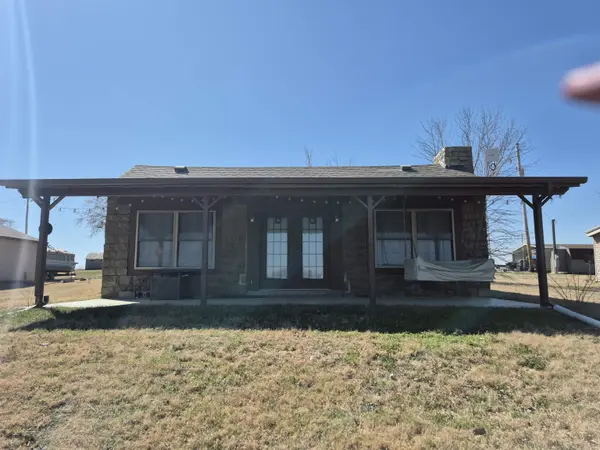 104 Eureka Lake Rd, Eureka, KS 67045