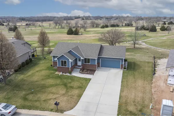 4221 Quail Ridge Dr, Winfield, KS 67156