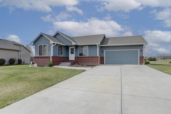4221 Quail Ridge Dr, Winfield, KS 67156