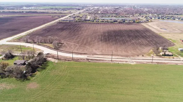 7945 N Seneca St, Valley Center, KS 67147