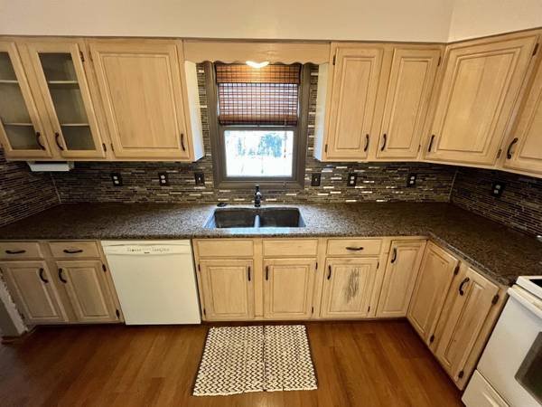 1512 W Blanchard Ave, South Hutchinson, KS 67505