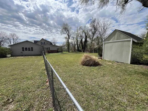1512 W Blanchard Ave, South Hutchinson, KS 67505
