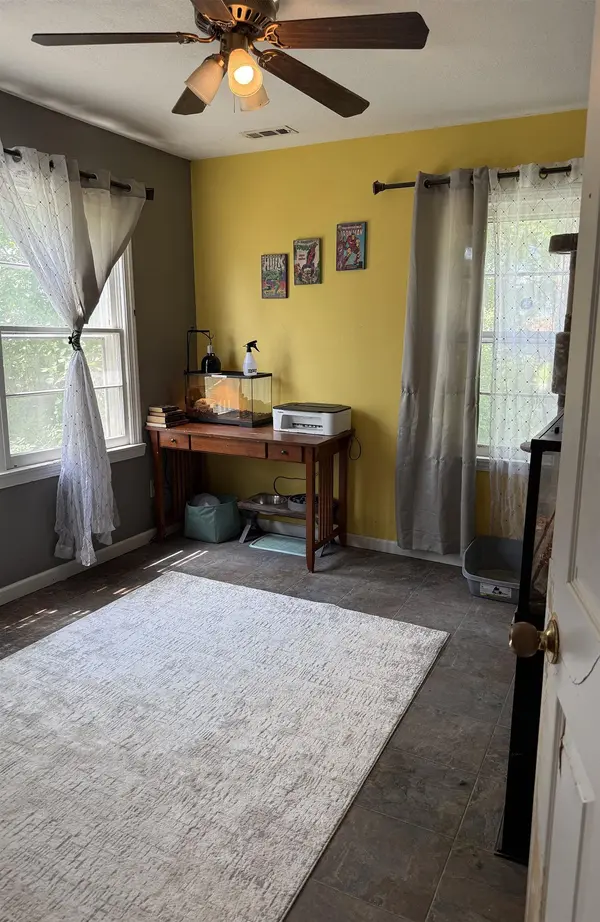 5101 E New Jersey Dr, Wichita, KS 67210-1528
