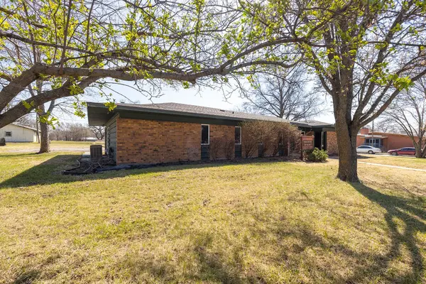 504 N Poplar, Peabody, KS 66866