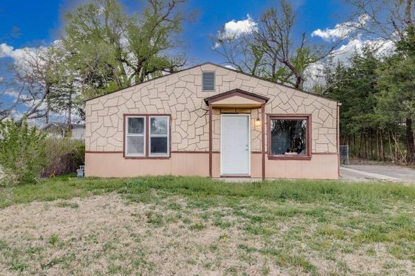 1524 E 12th st, Newton, KS 67114