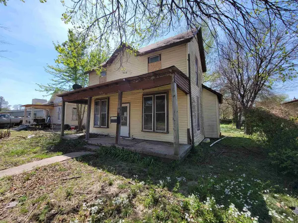612 N C St, Wellington, KS 67152