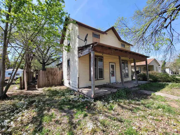 612 N C St, Wellington, KS 67152