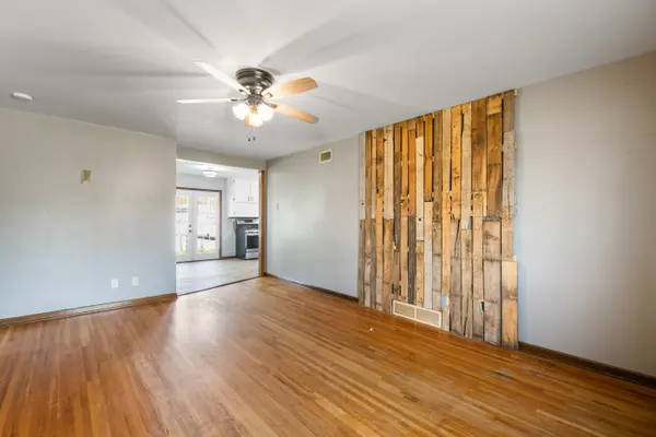 2331 S Dellrose Ave, Wichita, KS 67218