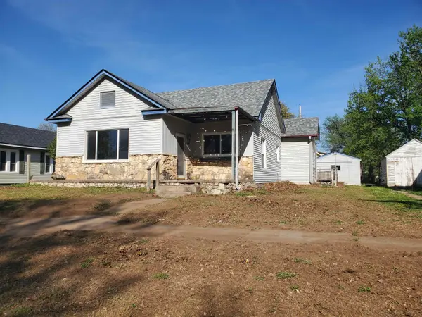 1112 N 4th, Arkansas City, KS 67005