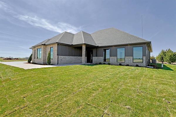 5275 N Eagle Crest St, Colwich, KS 67030