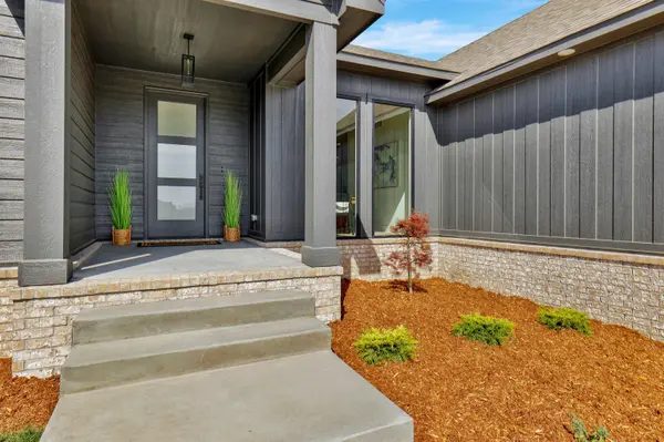 2530 N Emerald Ct, Andover, KS 67002