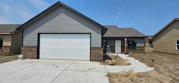 5085 N Toben Dr, Bel Aire, KS 67226