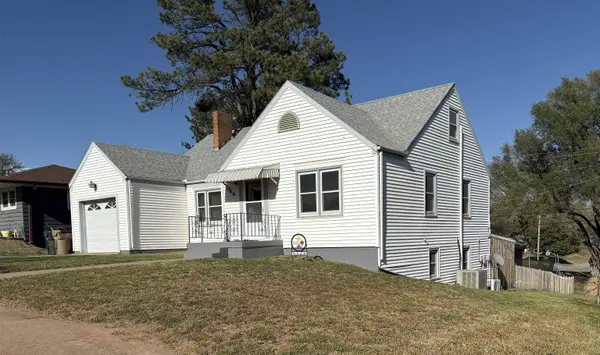 906 N Cedar St, Medicine Lodge, KS 67104