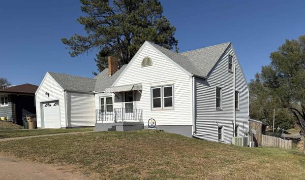 906 N Cedar St, Medicine Lodge, KS 67104