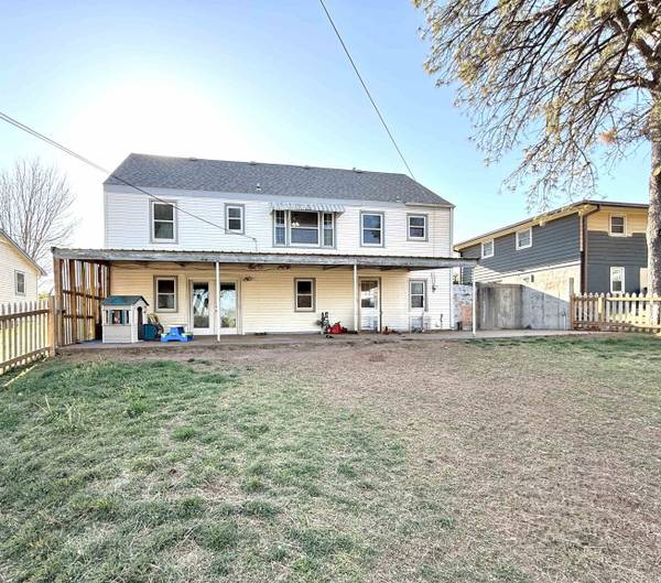 906 N Cedar St, Medicine Lodge, KS 67104
