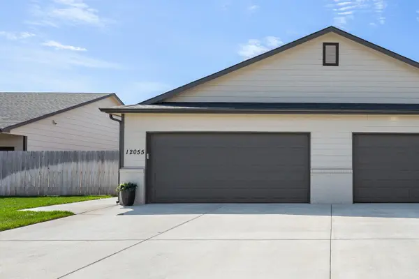 12055 / 12057 W Shadow Lakes St, Maize, KS 67205-5261
