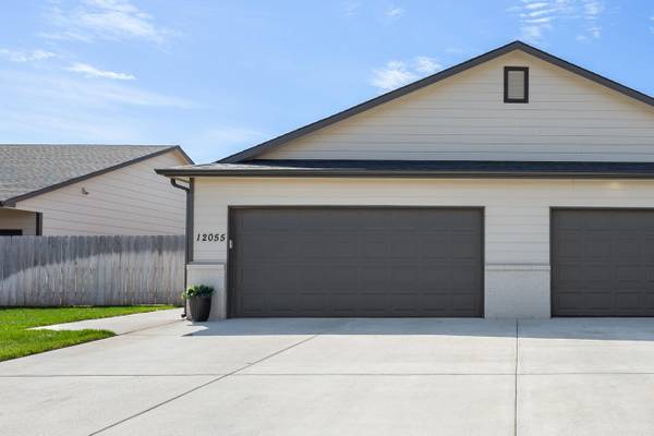 12055 / 12057 W Shadow Lakes St, Maize, KS 67205-5261