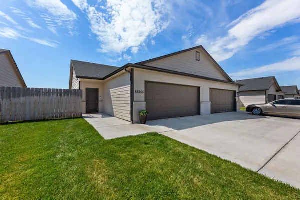 12055 / 12057 W Shadow Lakes St, Maize, KS 67205-5261