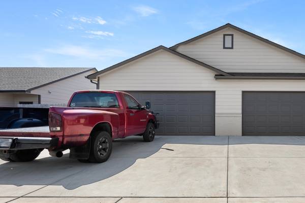 12049 / 12051 W Shadow Lakes St, Maize, KS 67205-5261