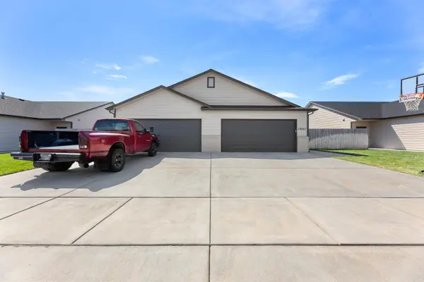 12049 / 12051 W Shadow Lakes St, Maize, KS 67205-5261
