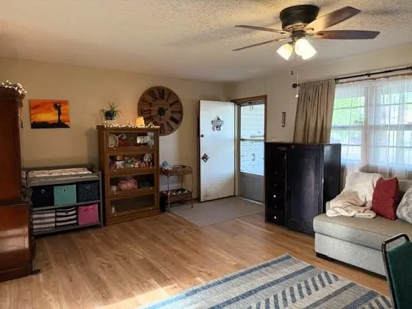 1606 N B St, Wellington, KS 67152