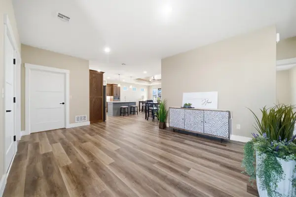 1602 S Dove Place, Goddard, KS 67052