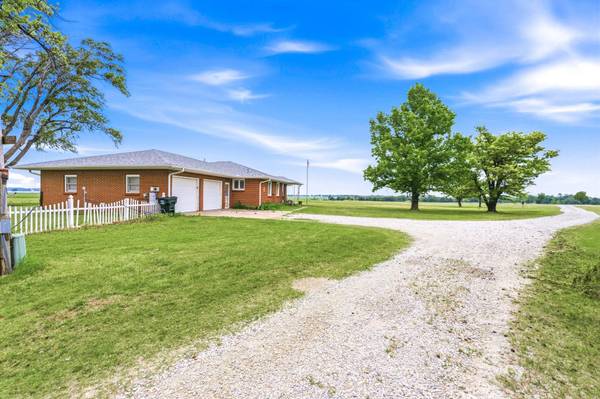 9693 NE 10th Ave, Murdock, KS 67111