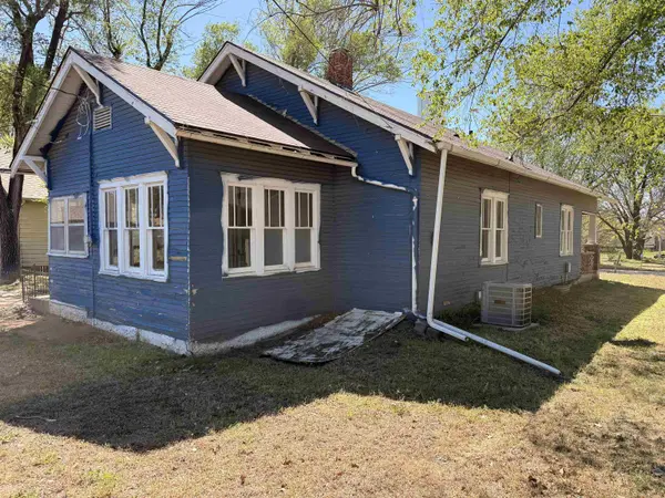 617 N Bluff Ave, Anthony, KS 67003